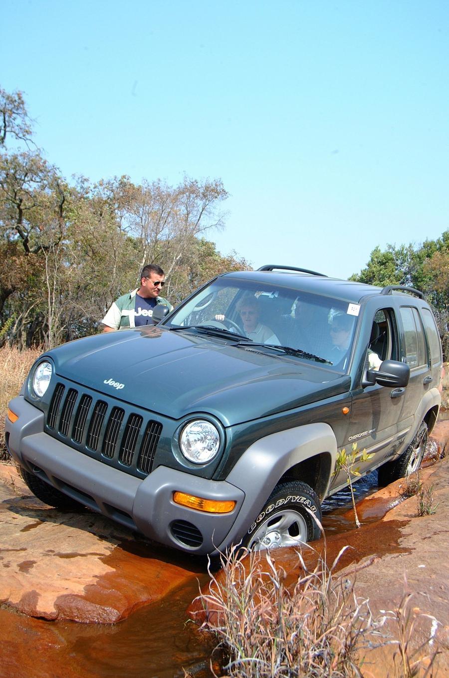  Jeep Cherokee 2002 года  (фото 101 из 130)